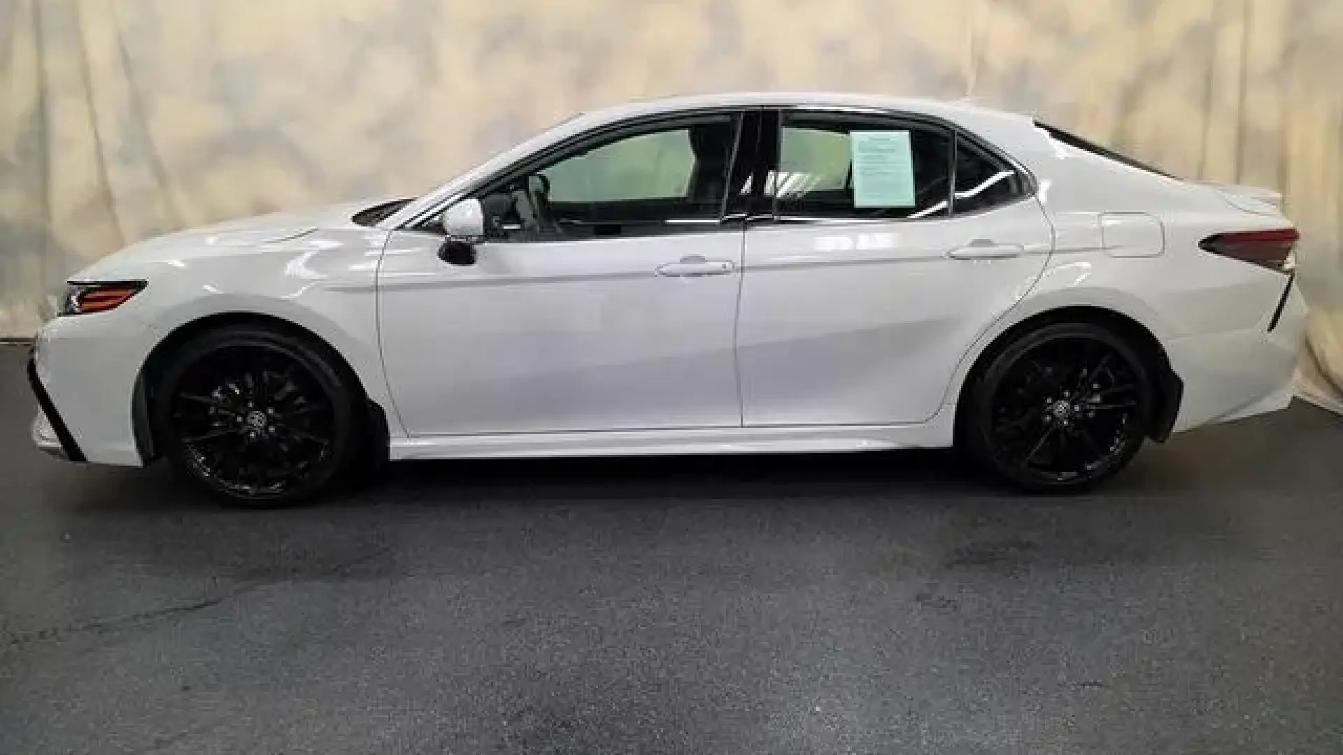 Toyota Camry XLE Hybrid 2024